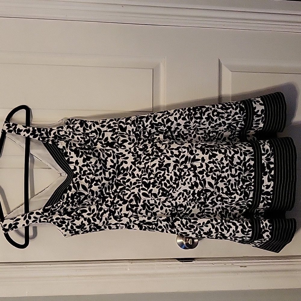 Jones Wear Petite Fit & Flare Sleeveless Floral Dress